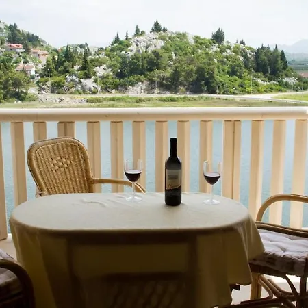 Apartment Comfortable And Beautiful Ploce (Dubrovnik-Neretva)