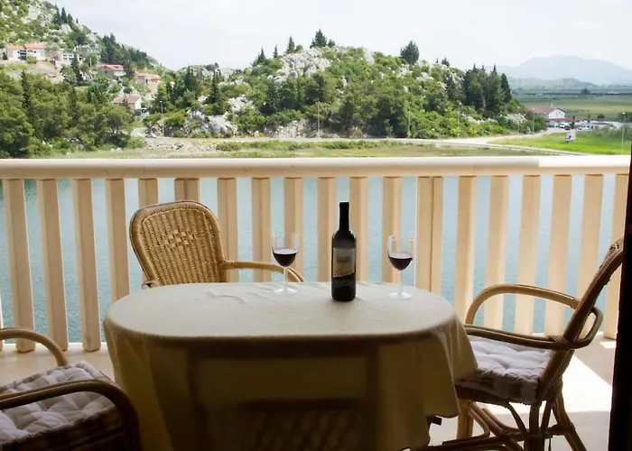 דירה Comfortable And Beautiful פלוצ'ה